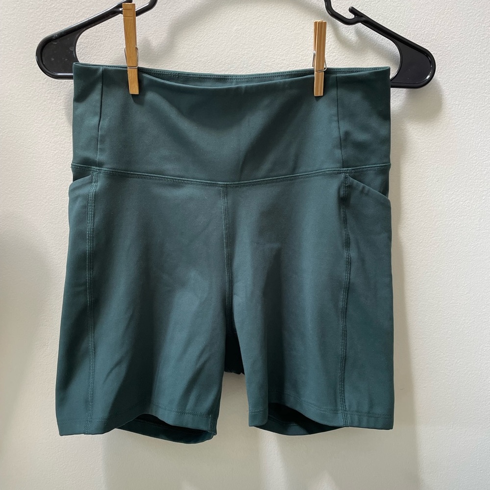girlfriend collective | Compressive Pocket Run Short | M | Moss